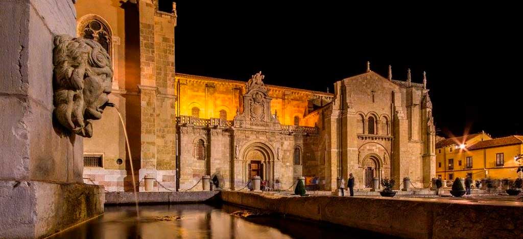 Tour to collegiate church of Saint Isidoro (León)